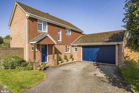 25 Oaktree Drive, Hook, RG27 9RA