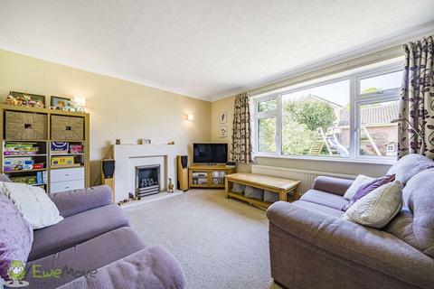 25 Oaktree Drive, Hook, RG27 9RA