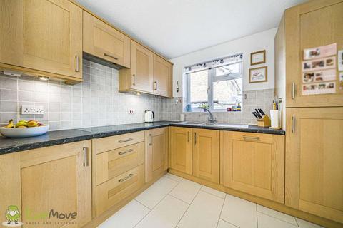 25 Oaktree Drive, Hook, RG27 9RA