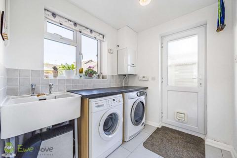 25 Oaktree Drive, Hook, RG27 9RA
