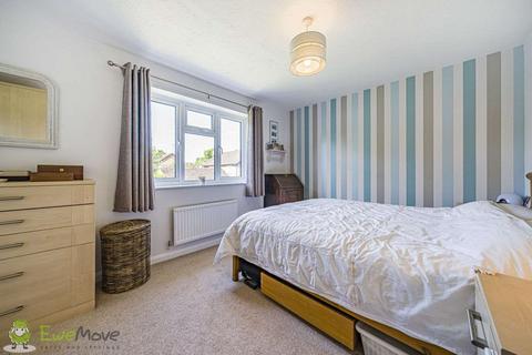 25 Oaktree Drive, Hook, RG27 9RA