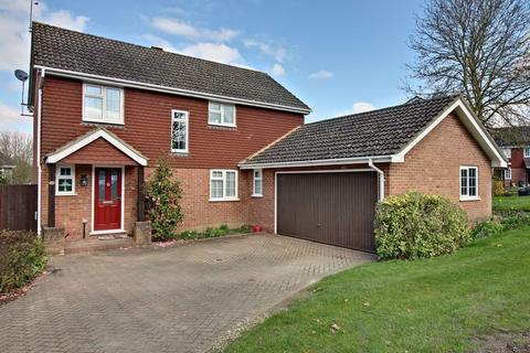 48 Oaktree Drive, Hook, RG27 9RN