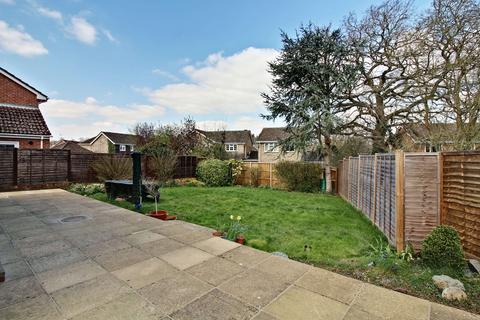 48 Oaktree Drive, Hook, RG27 9RN