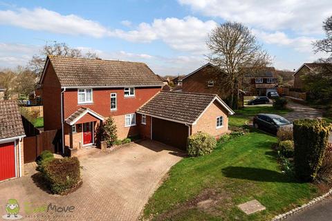 48 Oaktree Drive, Hook, RG27 9RN