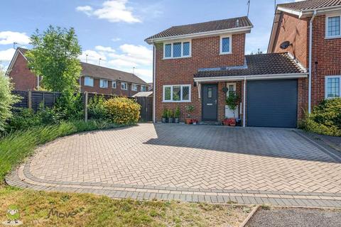 85 Ravenscroft, Hook, RG27 9NP