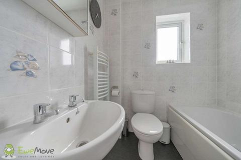 85 Ravenscroft, Hook, RG27 9NP