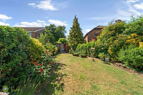 85 Ravenscroft, Hook, RG27 9NP