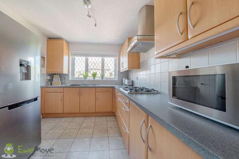 85 Ravenscroft, Hook, RG27 9NP