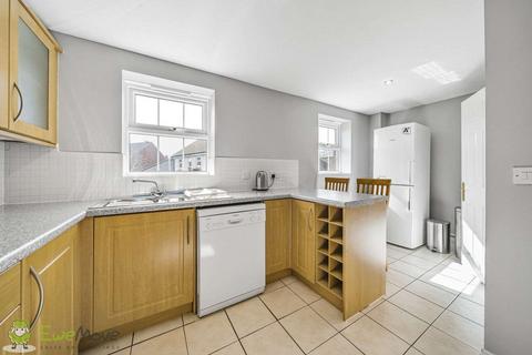 10 Creswell, Hook, RG27 9TG