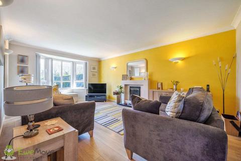 7 Frouds Close, Hook, RG27 9NE