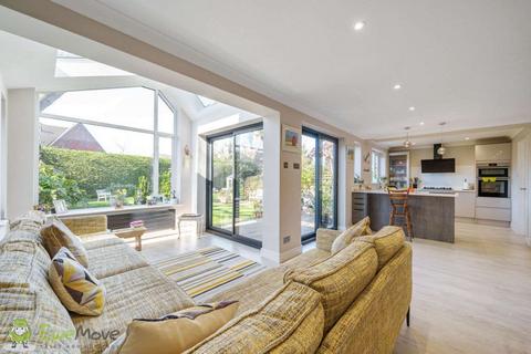 7 Frouds Close, Hook, RG27 9NE
