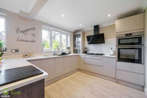 7 Frouds Close, Hook, RG27 9NE
