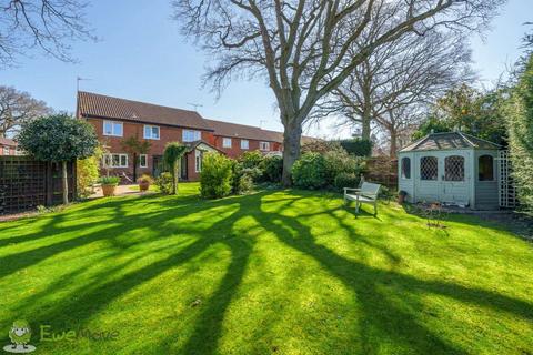 7 Frouds Close, Hook, RG27 9NE
