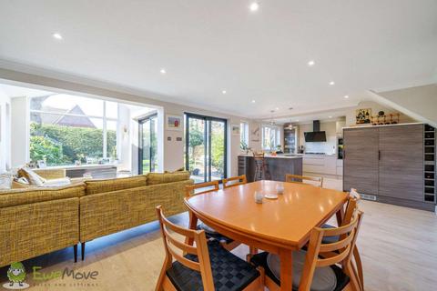 7 Frouds Close, Hook, RG27 9NE