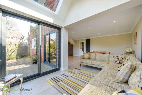 7 Frouds Close, Hook, RG27 9NE