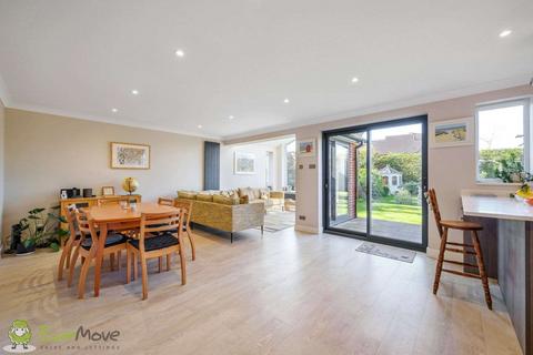 7 Frouds Close, Hook, RG27 9NE