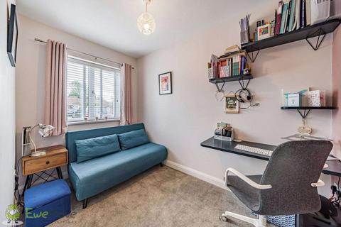 9 Heathview, Hook, RG27 9JW