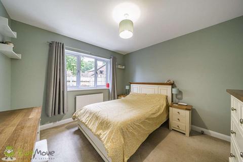 9 Heathview, Hook, RG27 9JW