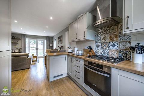 9 Heathview, Hook, RG27 9JW