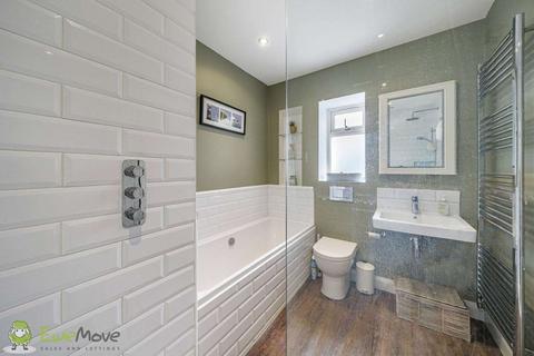 9 Heathview, Hook, RG27 9JW