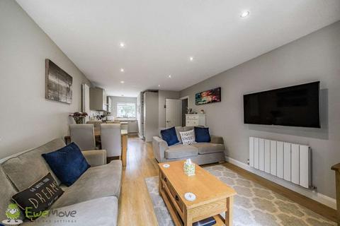 9 Heathview, Hook, RG27 9JW
