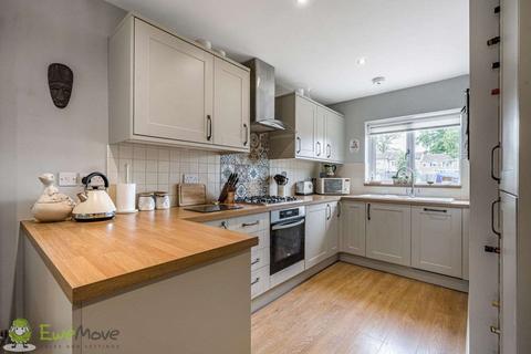 9 Heathview, Hook, RG27 9JW