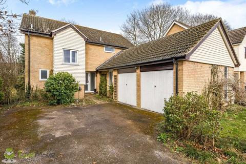 39 Middle Mead, Hook, RG27 9TE