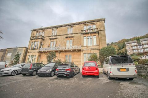 Leawood Court, South Road