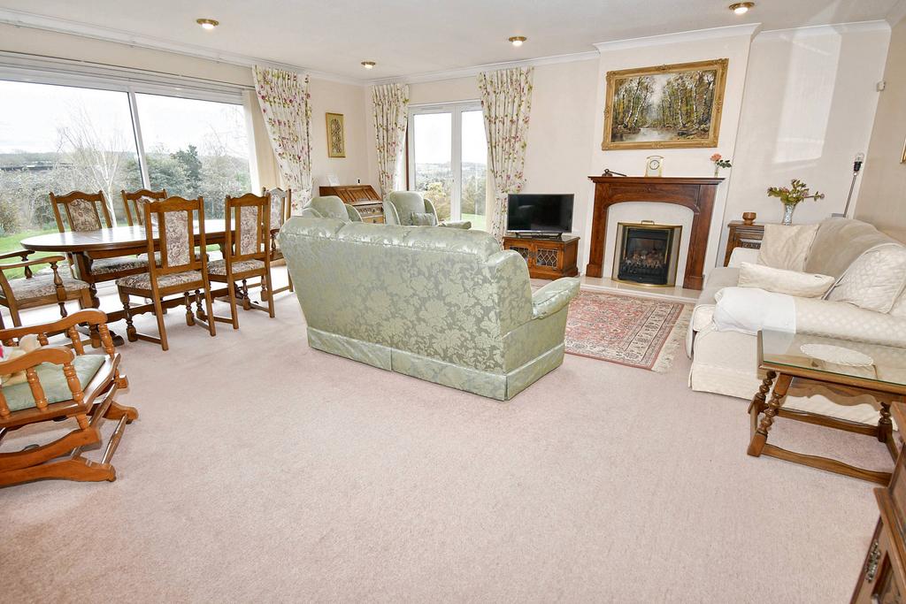 Sitting/Dining Room