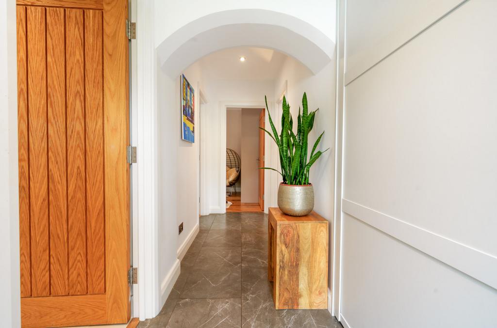 High Street, Box, Corsham, Wiltshire, SN13 2 bed apartment for sale £