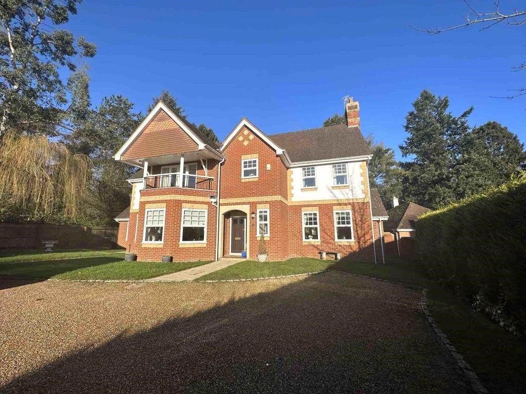 Greenhurst Drive, Barnt Green, Birmingham, Worcestershire, B45 5 bed
