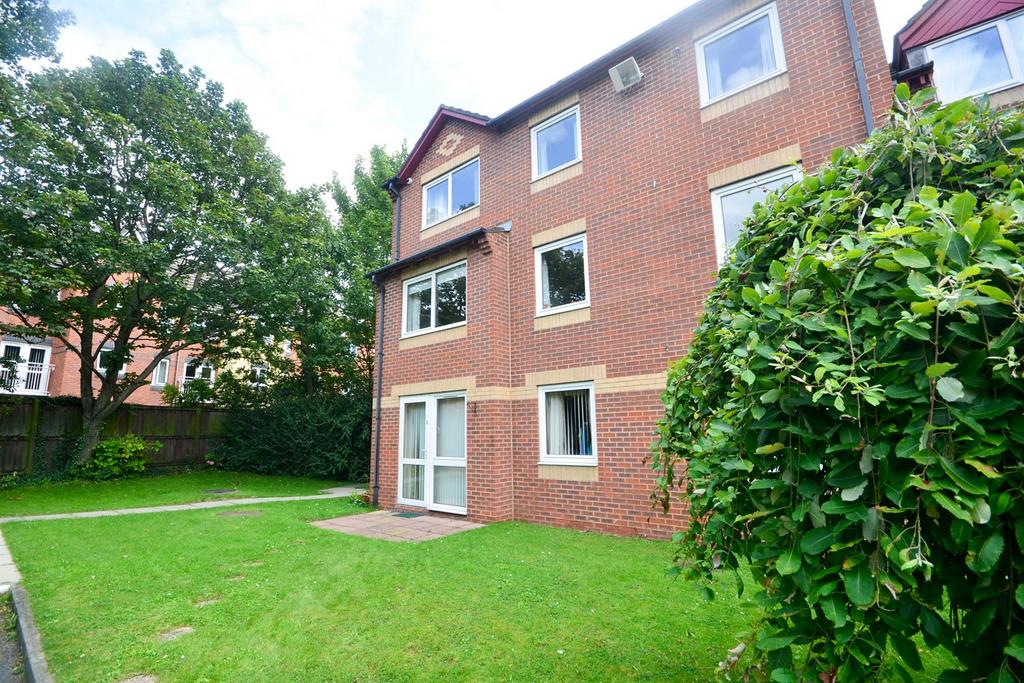 Langholm Court, East Boldon 2 bed flat for sale £79,999