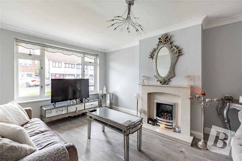 Wiltshire Avenue, Hornchurch, RM11 3 bed semidetached house for sale