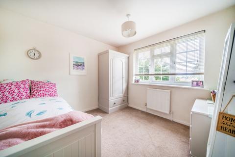 27 Chichester Close, Witley, Godalming, GU8 5PA
