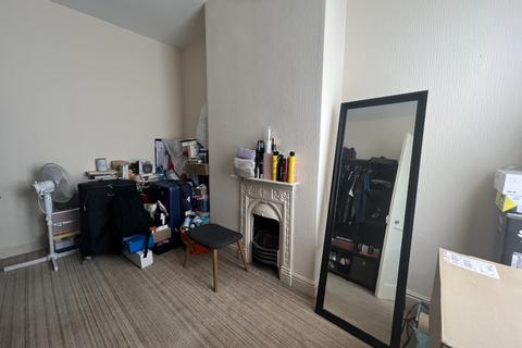 18 Ambien Road, Atherstone, CV9 2AT