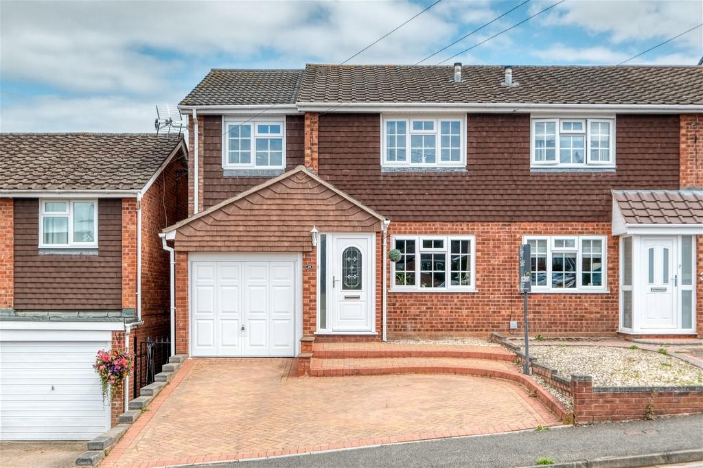 St. Marks Close, Worcester, WR5 3DJ 3 bed semidetached house £340,000