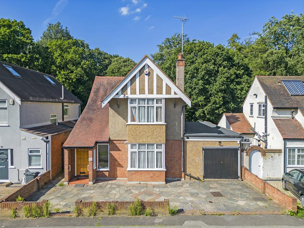 Mount Crescent, Warley, CM14 3 bed detached house for sale £875,000