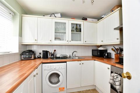 2 bedroom flat for sale - Chingford Avenue, London