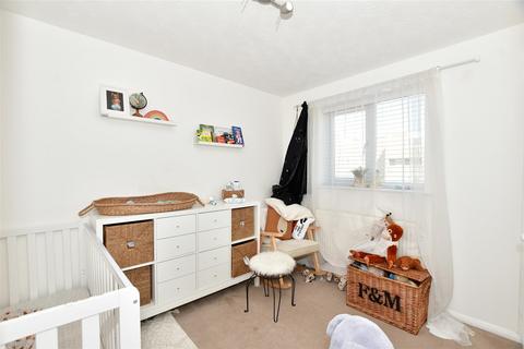 2 bedroom flat for sale - Chingford Avenue, London