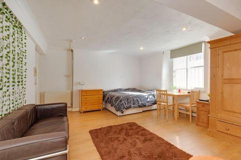 Studio to rent, Gloucester Place, Marylebone, London
