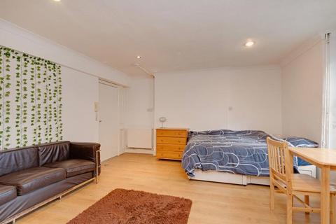 Studio to rent, Gloucester Place, Marylebone, London