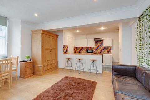 Studio to rent, Gloucester Place, Marylebone, London