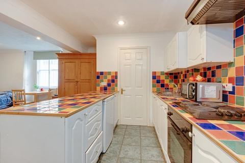 Studio to rent, Gloucester Place, Marylebone, London