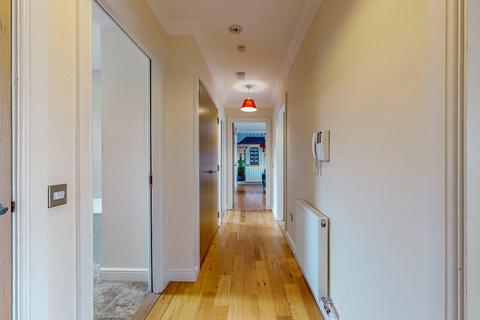 3 bedroom flat to rent, Queen Margaret Drive, North Kelvinside, Glasgow, G20
