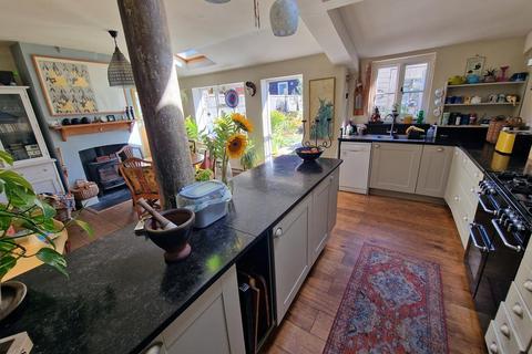 Holly Cottage, 8 Oxen Road, Crewkerne, TA18 7HN