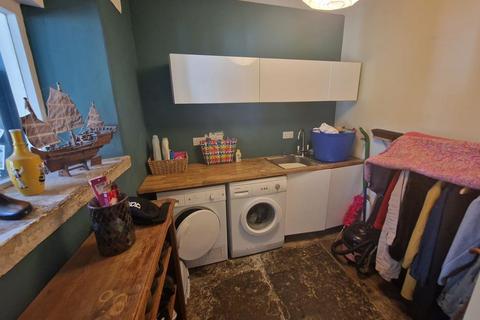 Holly Cottage, 8 Oxen Road, Crewkerne, TA18 7HN
