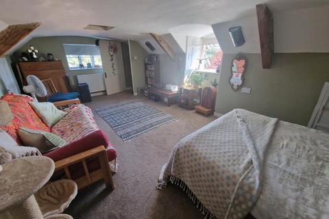 Holly Cottage, 8 Oxen Road, Crewkerne, TA18 7HN