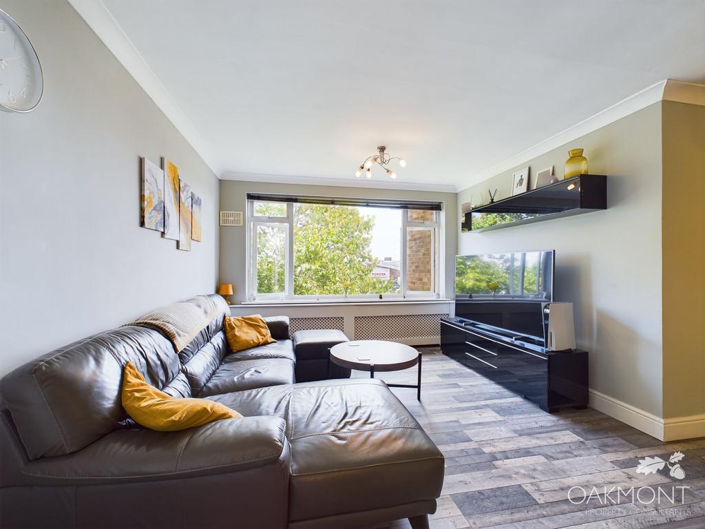 Ferguson Court, Romford 2 bed flat for sale £250,000