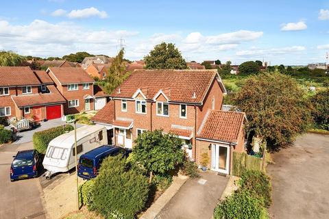 22 Bushy Close, Oxford, OX2 9SH
