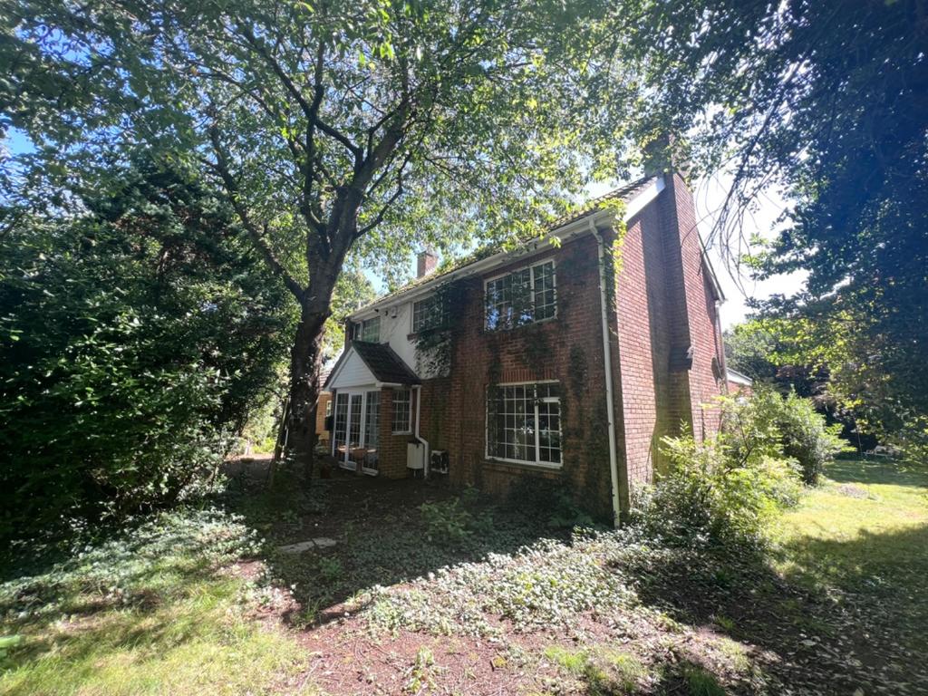 Monks Walk, Dibden Purlieu, Southampton, Hampshire, SO45 6 bed detached